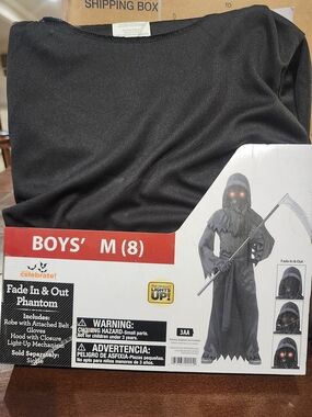 Celebrate! Boys' Black Fade In & Out Phantom Halloween Costume - M (8)